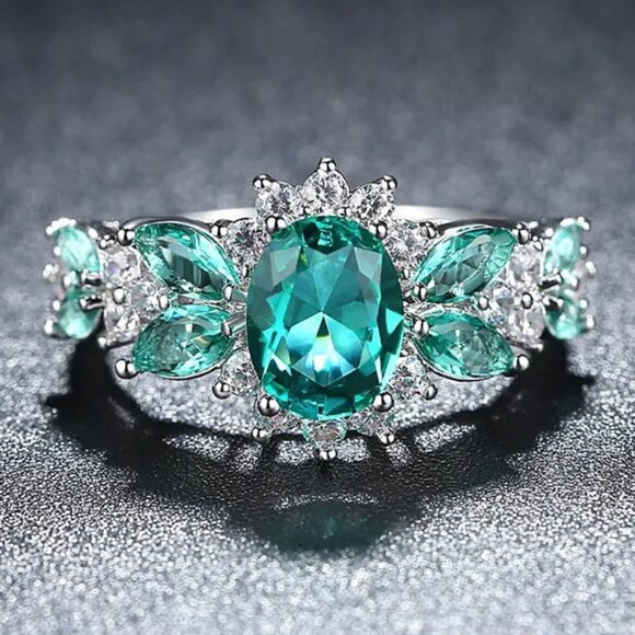 Stunning Emerald and CZ Dinner Ring in .925 Sterling Silver Plate, size 7 - Picture 1 of 3